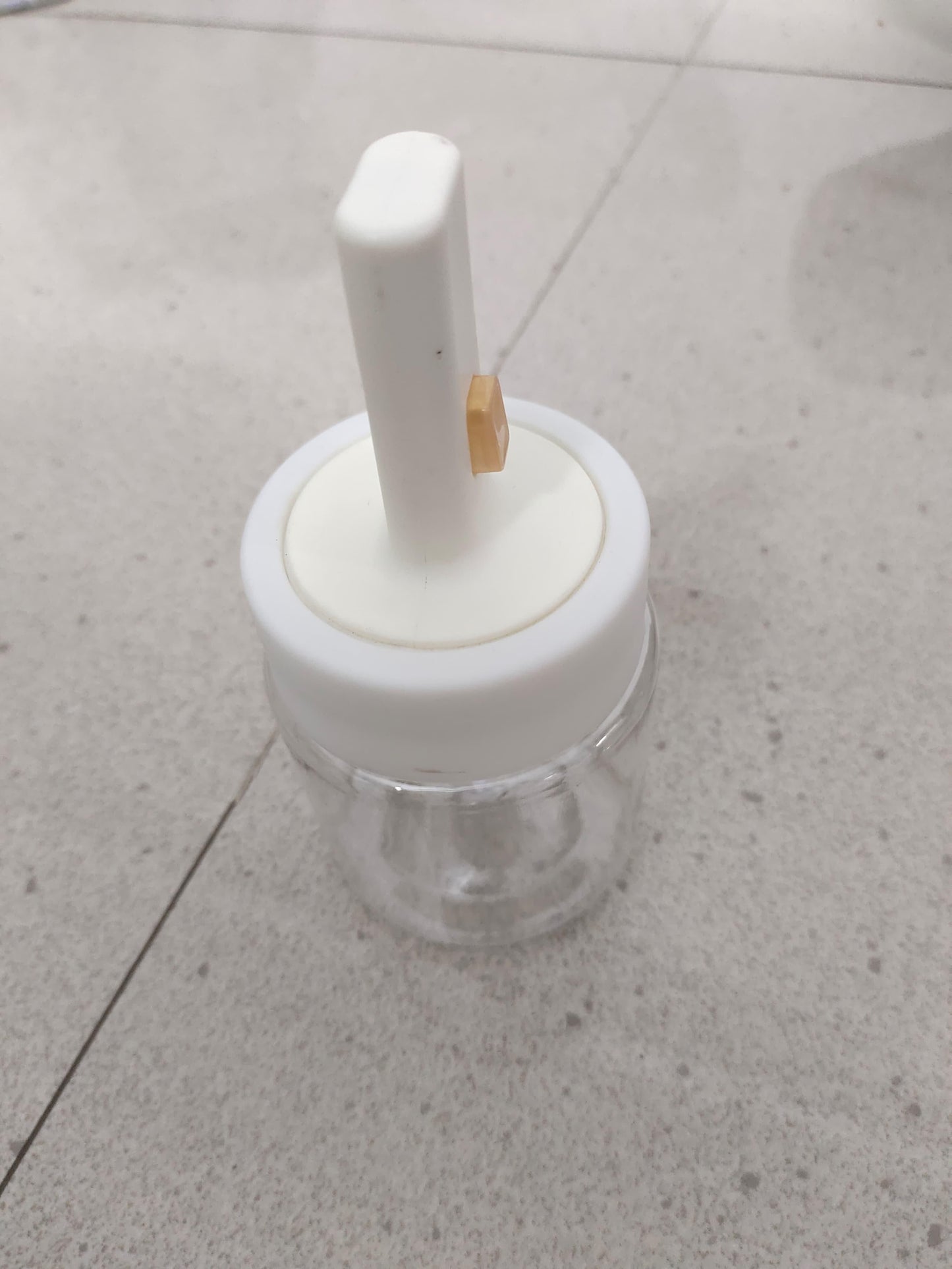 Airtight Glass Seasoning Tank with Integrated Spoon